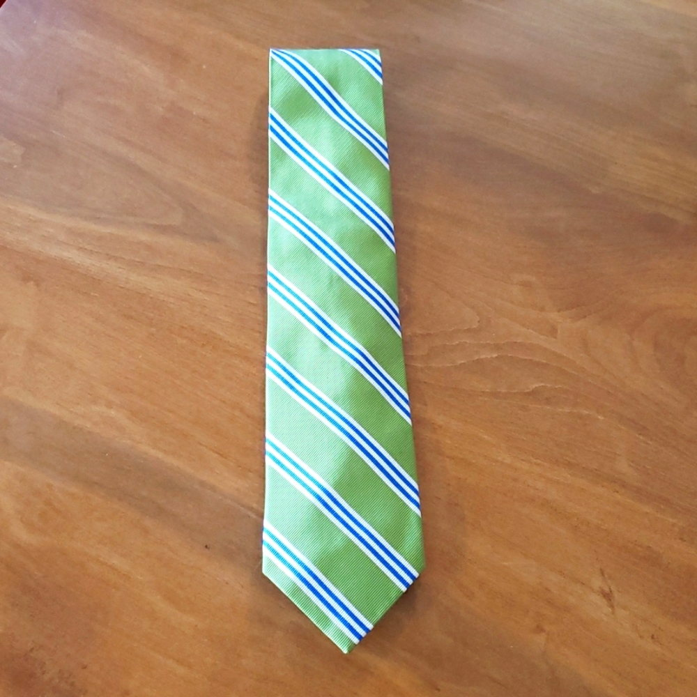 JoS. A.Bank 100% silk necktie. Blue/Green/White